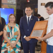 En la oportunidad, el ministro Ríos recibió una placa de reconocimiento. 