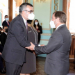 Saludo al nuevo ministro del MEC por parte del ministro Martínez Simón.