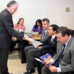 Durante el juramento de facilitadores judiciales en Pedro Juan Caballero, el Presidente de la Corte también entregó la revista a los presentes