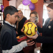 El encuentro contó con la presencia de 28 niños, que fueron agasajados con una merienda y recibieron como regalos remeras, equipos de lustre y pelotas de fútbol.