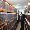 Ministro Benítez Riera recibe libros para biblioteca del Poder Judicial