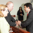 Momento en que los ministros, doctores Alicia Pucheta de Correa y Luis María Benítez Riera saludan a los nueves jueces