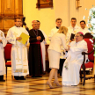 La titular de la máxima instancia judicial junto con el monseñor Pastor Cuquejo, durante la celebración religiosa en la Catedral Metropolitana.