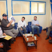 Momento de la reunión entre los integrantes del equipo multidisciplinario y el intendente de Pirayú.