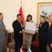 La delegación rusa entregó una placa de obsequio al vicepresidente de la República Hugo Velázquez.