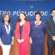 La directora de la Dirección General de los Registros Públicos de la Corte Suprema de Justicia, abogada Lourdes González Pereira, con los funcionarios panameños.