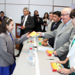 Niños reciben Constitución en guaraní