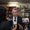 El bibliotecólogo del Poder Judicial, licenciado Luis Duarte, agradeciendo el aporte del ministro.