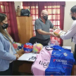 Entregaron lotes de libros y equipos para hacer deportes al Centro Educativo Itauguá.