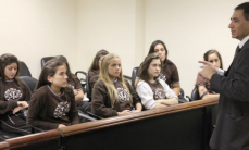 Estudiantes y docentes aprecian iniciativa de la Corte de informar a los jóvenes sobre el sistema judicial 