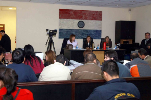 Imágen de un juicio oral y público desarrollado en el Palacio de Justicia de Asunción