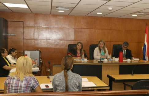 Imágen de un juicio oral y público desarrollado en el Palacio de Justicia de Asunción