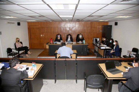 Desarrollo de una audiencia oral en la capital.