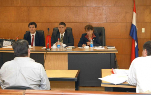 Imágen de un juicio oral y público desarrollado en el Palacio de Justicia de Asunción