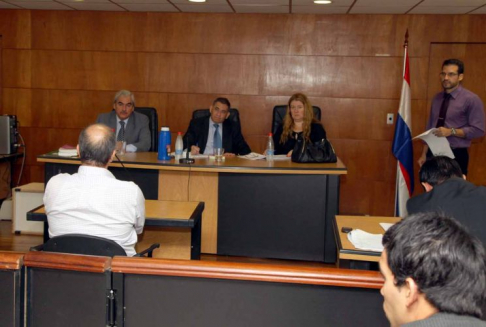 Imágen de un juicio oral y público desarrollado en el Palacio de Justicia de Asunción