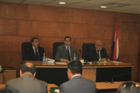 Imagen de un juicio oral y público desarrollado en el Palacio de Justicia de Asunción
