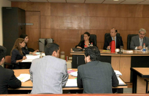 Imágen de un juicio oral y público desarrollado en el Palacio de Justicia de Asunción