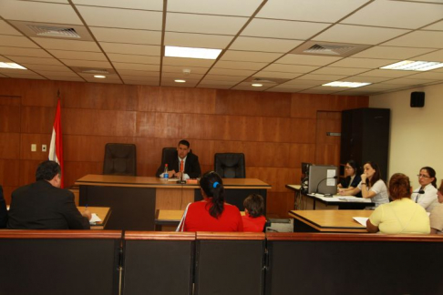 Imagen de un juicio oral y público desarrollado en el Palacio de Justicia de Asunción