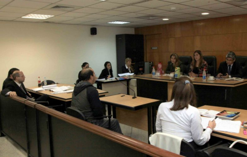 Imágen de un juicio oral y público desarrollado en el Palacio de Justicia de Asunción