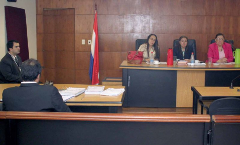 Imágen de un juicio oral y público desarrollado en el Palacio de Justicia de Asunción