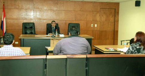 Imágen de un juicio oral y público desarrollado en el Palacio de Justicia de Asunción