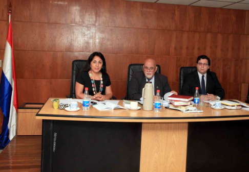Imágen de un juicio oral y público desarrollado en el Palacio de Justicia de Asunción