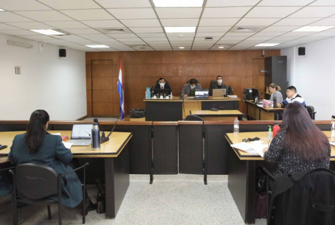 Desarrollo de una audiencia oral en la capital.