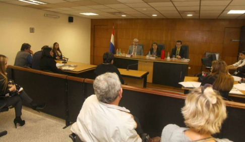 Imágen de un juicio oral y público desarrollado en el Palacio de Justicia de Asunción