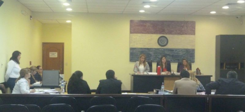 Imágen de un juicio oral y público desarrollado en el Palacio de Justicia de Asunción