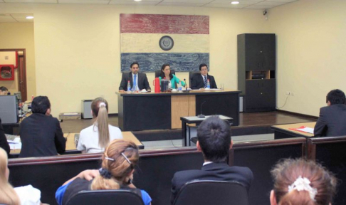 Imagen de un juicio oral desarrollado en el Palacio de Justicia de Asunción