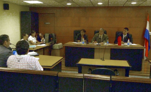 Imágen de un juicio oral y público desarrollado en el Palacio de Justicia de Asunción