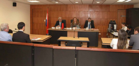 Imágen de un juicio oral y público desarrollado en el Palacio de Justicia de Asunción
