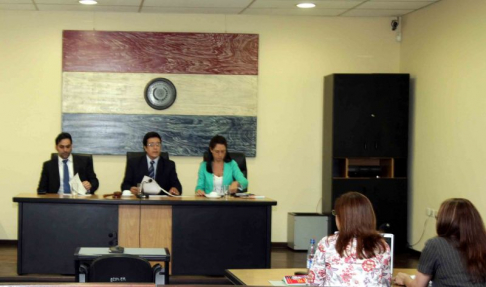 Imagen de un juicio oral y publico desarrollado en la ciudad de Asunción