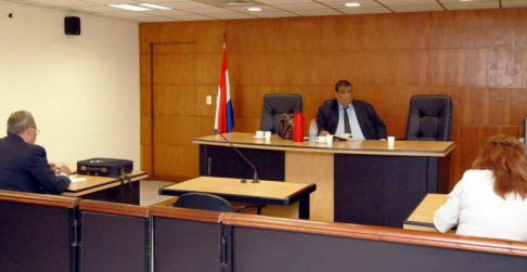 Imágen de un juicio oral y público desarrollado en el Palacio de Justicia de Asunción
