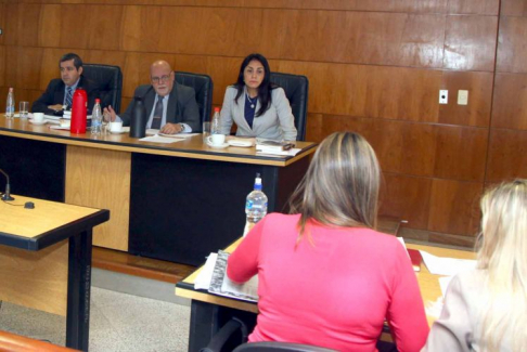 Imágen de un juicio oral y público desarrollado en el Palacio de Justicia de Asunción