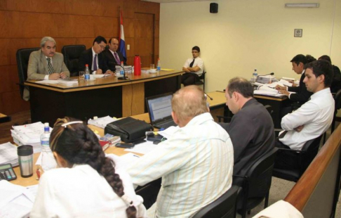 Imagen de un juicio oral y público desarrollado en el Palacio de Justicia de Asunción.