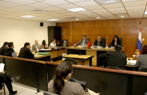 Imágenes de un juicio oral y público desarrollado en el Palacio de Justicia de Asunción