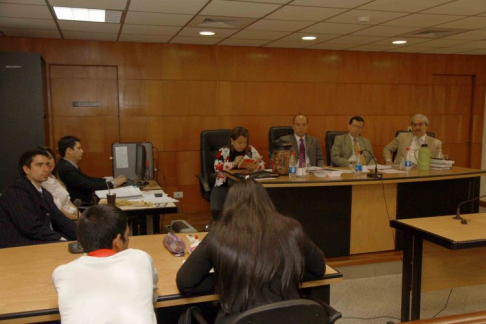 Imagen de un juicio oral y público desarrollado en el Palacio de Justicia de Asunción