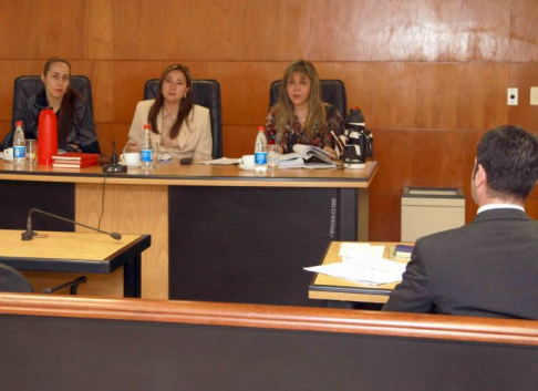 Imagen de un juicio oral y público desarrollado en el Palacio de Justicia de Asunción