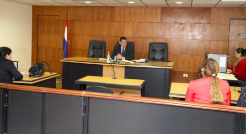 Imágen de un juicio oral y público desarrollado en el Palacio de Justicia de Asunción