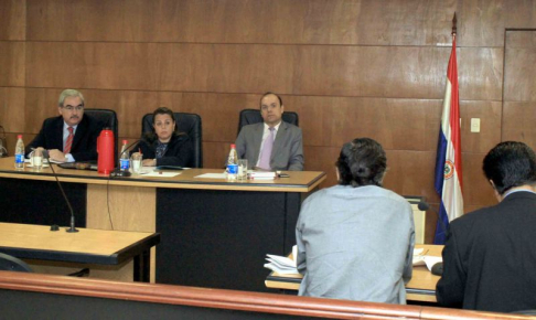 Imágen de un juicio oral y público desarrollado en el Palacio de Justicia de Asunción