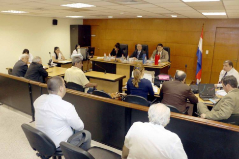 Imágen de un juicio oral y público desarrollado en el Palacio de Justicia de Asunción