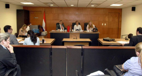 Imágen de un juicio oral y público desarrollado en el Palacio de Justicia de Asunción