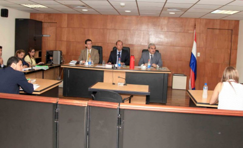 Imágen de un juicio oral y público desarrollado en el Palacio de Justicia de Asunción