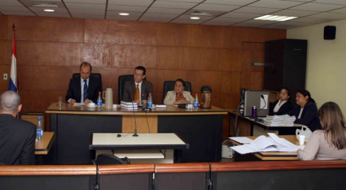 Imágen de un juicio oral y público desarrollado en el Palacio de Justicia de Asunción