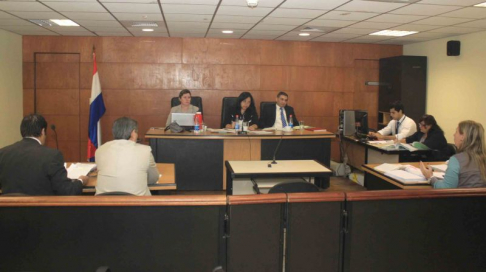 Imágen de un juicio oral y público desarrollado en el Palacio de Justicia de Asunción
