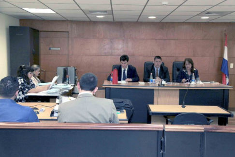 Imágen de un juicio oral y público desarrollado en el Palacio de Justicia de Asunción
