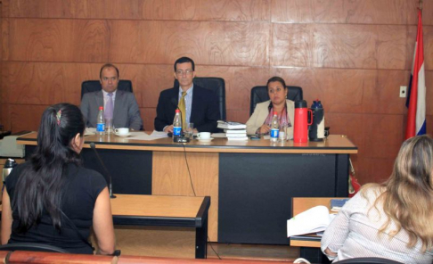 Imagen de un juicio oral y público desarrollado en el Palacio de Justicia de Asunción