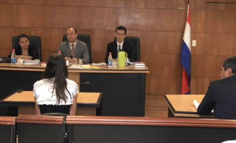 Imágen de un juicio oral y público desarrollado en el Palacio de Justicia de Asunción
