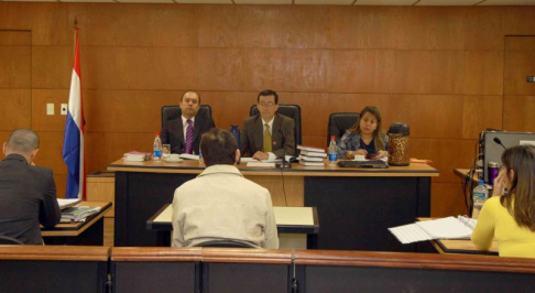 Imagen de un juicio oral y público desarrollado en el Palacio de Justicia de Asunción